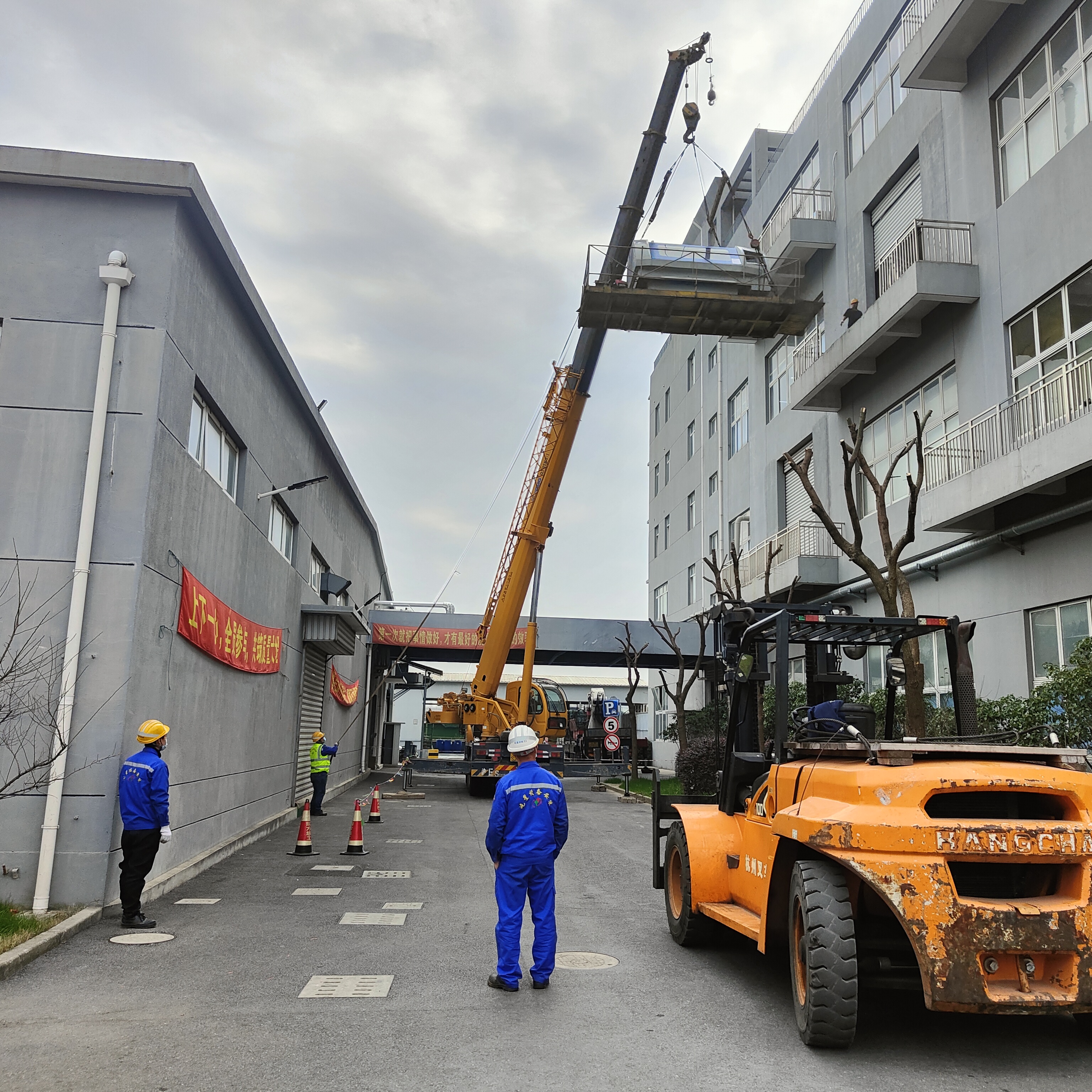 電路板鉆孔機(jī)吊裝搬遷